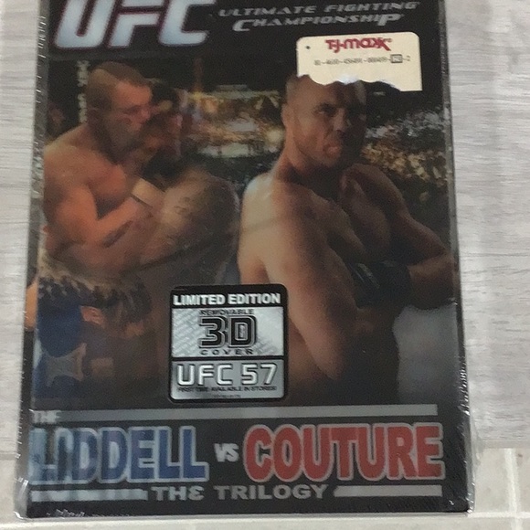 UFC ULTIMATE FIGHTING CHAMPIONSHIP LIDDELL VS COUTURE DVD - Picture 1 of 8
